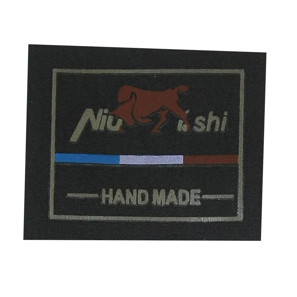 Нашивка тканевая накатанная Niu Hand Made 3,7*4,5см черная, серо-сине-бело-красный рисунок, шт. Аппликации, нашивки